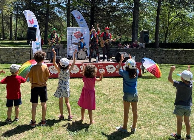 Espectacle final a la Matinal Viu el parc als jardins del castell de Montesquiu. Autor: Fusic