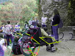 Ús de la Joëlette a la festa del Parc Natural de Sant Llorenç