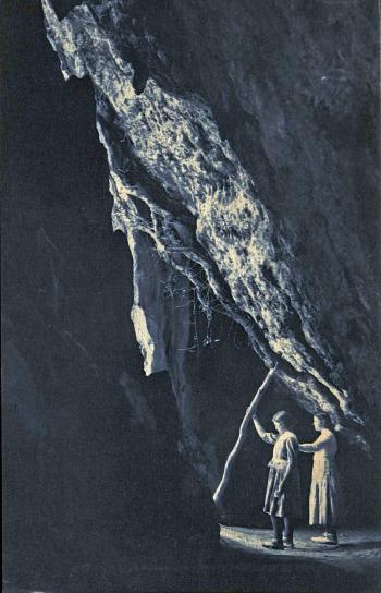 Sant Miquel del Fai: coves. Autor: Lucien Roisin /Arxiu General de la Diputació de Barcelona