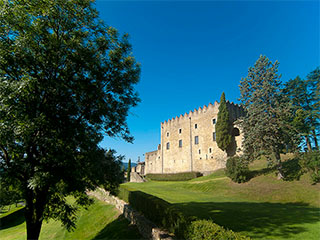Del castell de Montesquiu al coll dels Tres Pals