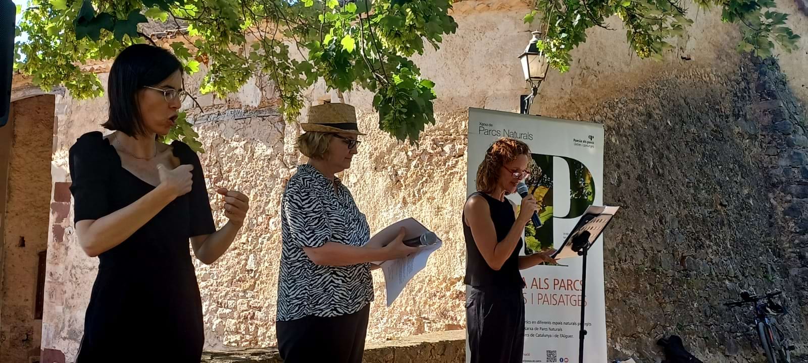 Poesia als parcs amb llenguatge de signes. Autor: XPN