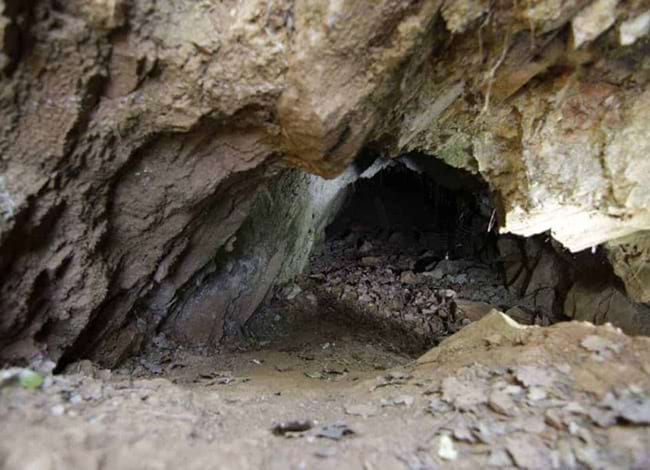 Forat d'entrada a la mina de fluorita (AMMV)