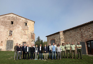 Conesa, alcaldes i personal del parc. Autor: J. Contreras / Diba