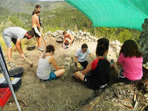 Joves al campus arqueològic. Autor: Tríade