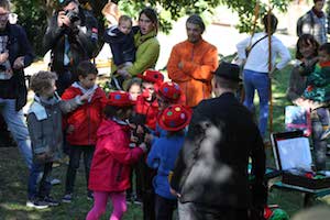 Infants gaudint del dia. Autor: ACER