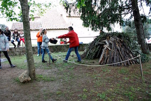 Activitat de carboneig. Autor: Can Pica i participants