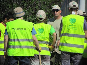J. Pérez atenent els voluntaris. Autor: XPN