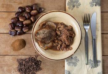 Llom estofat amb castanyes i xocolata, de Laura Rovira de Fogars de Montclús.